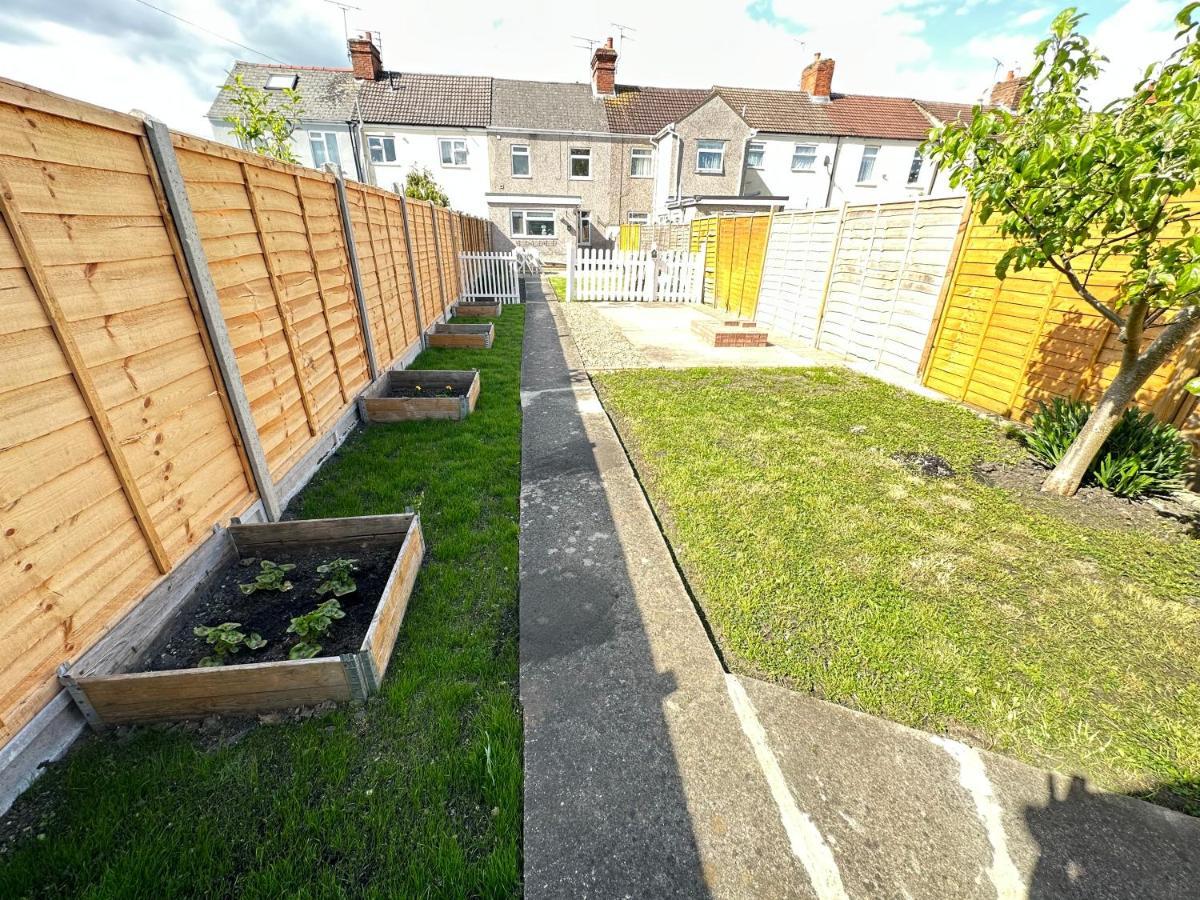 Edinburgh Street Home - Beautiful House With Free Parking And Wifi, Equipped With Comfy Furnitures Swindon Exterior photo